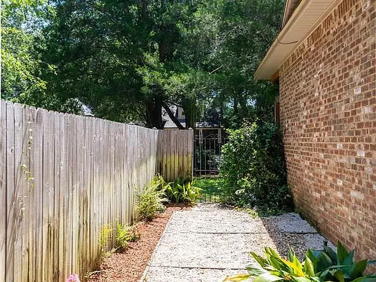 416 Azalea St — Photo 3