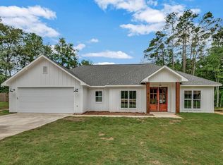 915 Hollyberry Dr, Nacogdoches, TX 75961