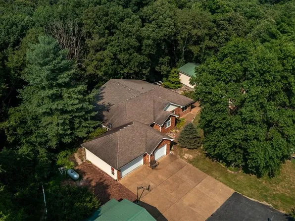 3266 Terpening Rd, Brighton, IL 62002