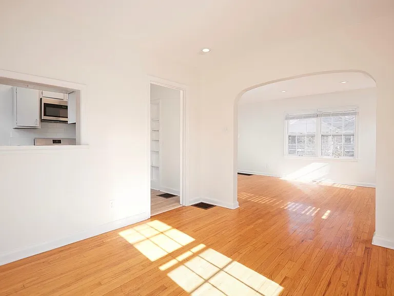 208 S Clark St — Photo 13