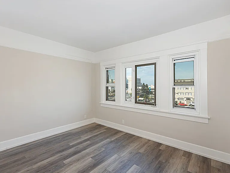 Grandview Apartments — Photo 42