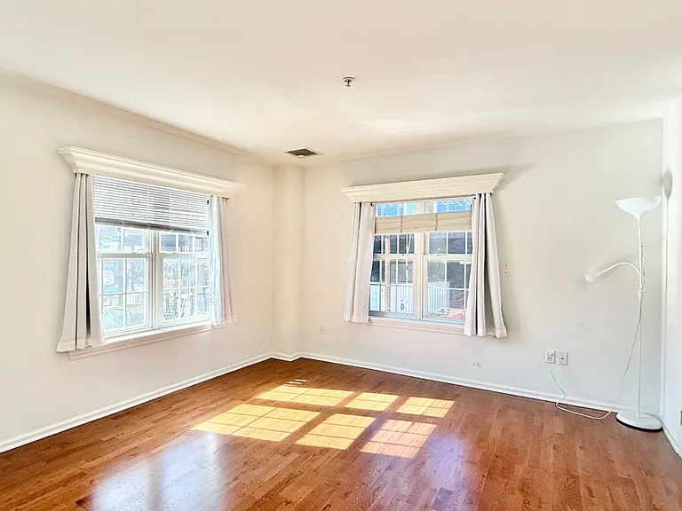 19 Isaacs St #228 — Photo 6