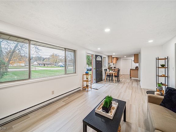 3rd image of 319 Cynthia Dr