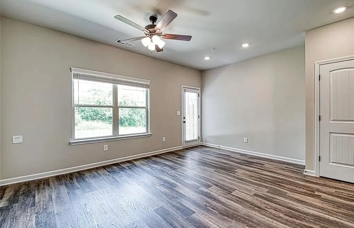 Bayrose Cir, East Pt — Photo 3