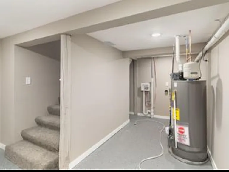 140 N Lindberg St — Photo 17