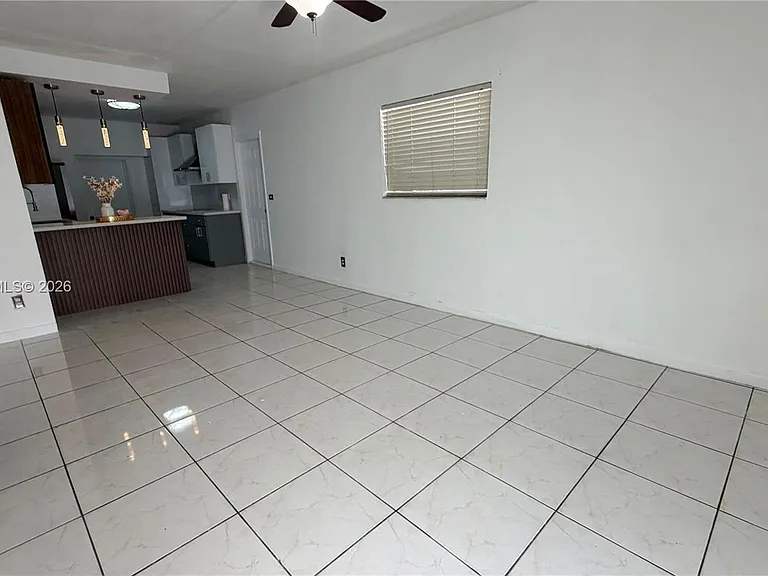 3610 SW 39th Ave — Photo 4