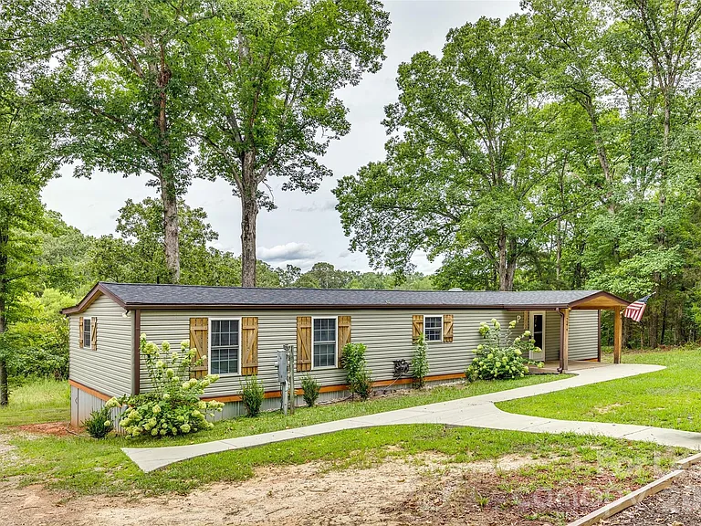 7274 Charlotte Hwy — Photo 1