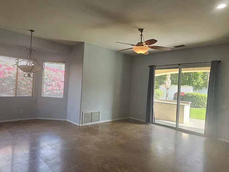 10 Champagne Cir — Photo 10
