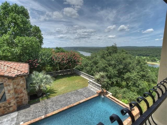 Breathtaking Lake Austin and Hill Country views.