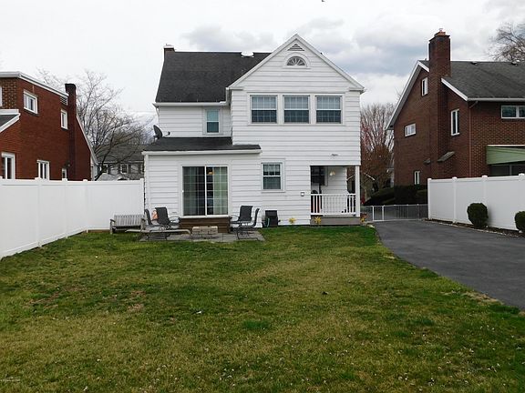 3rd image of 580 Meadowland Ave