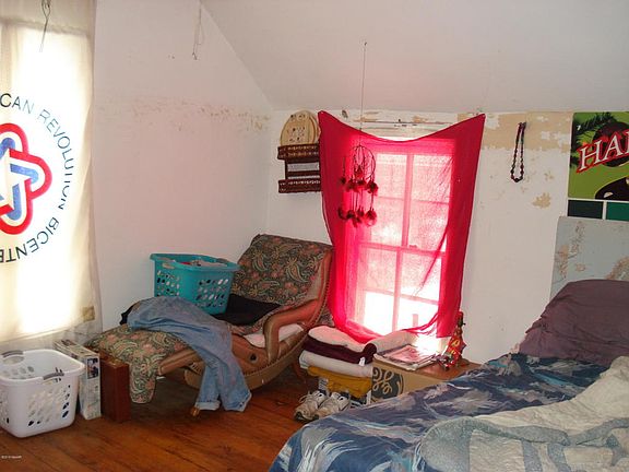 4th image of 222 2nd St SW