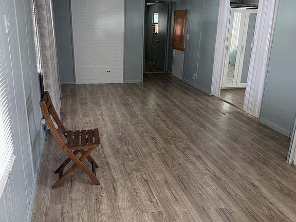 4th image of 5504 Lagoon Dr