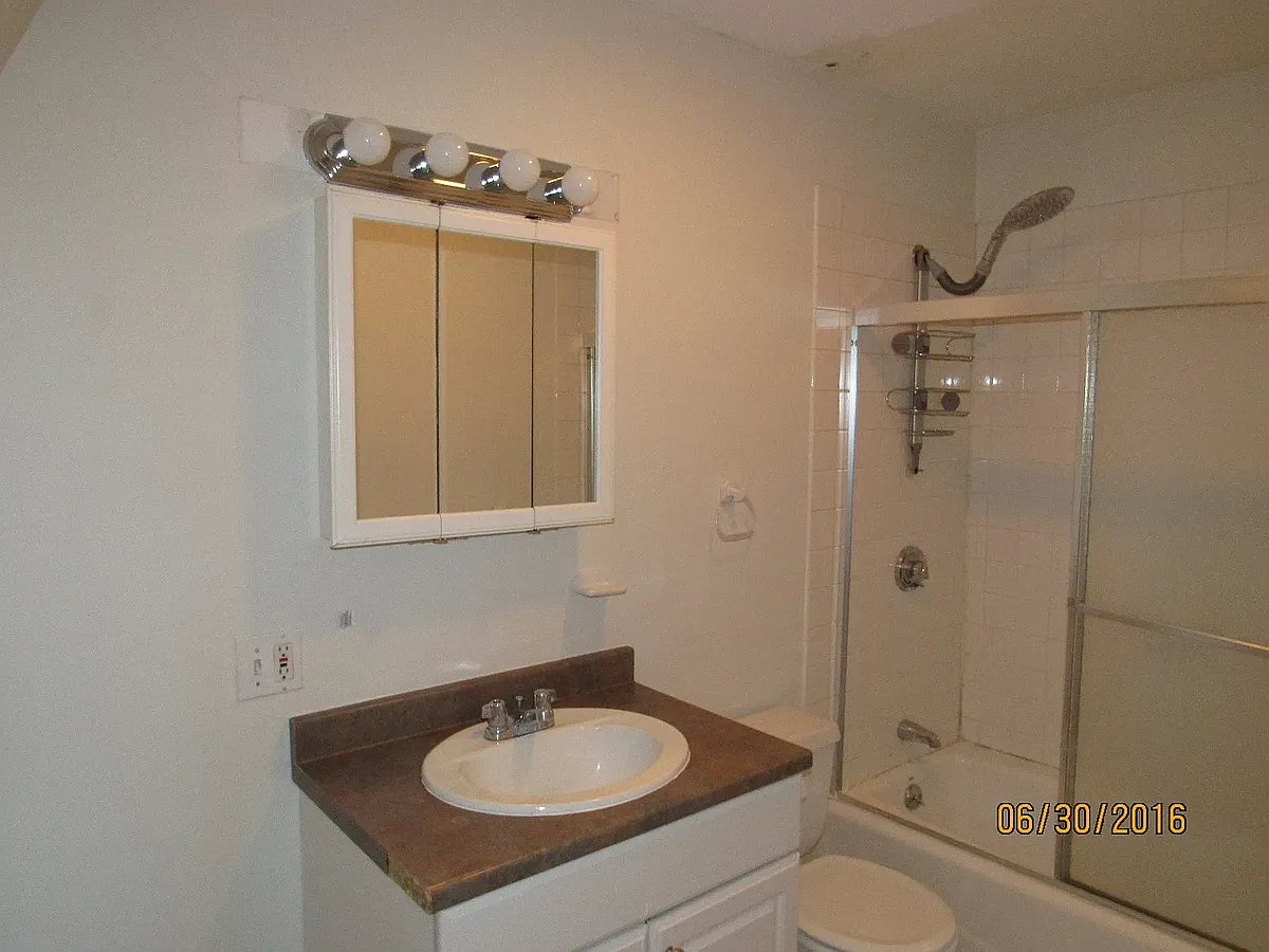 Building Photo - 684 Tremont St #4