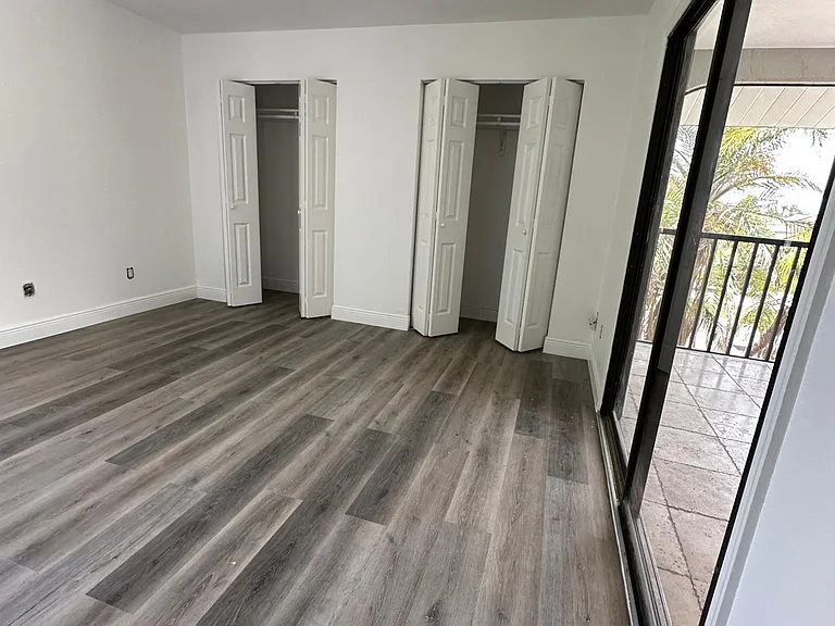 2811 SE 15th Pl #203 — Photo 5