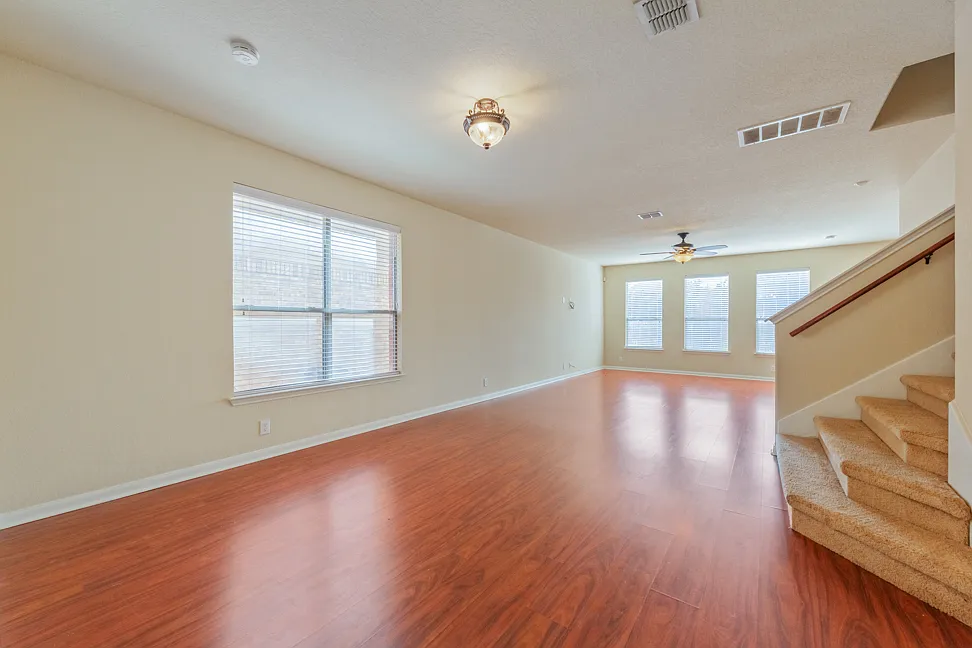 3 bed, 2.5 bath, 2723 sqft, $1,895 — Photo 4
