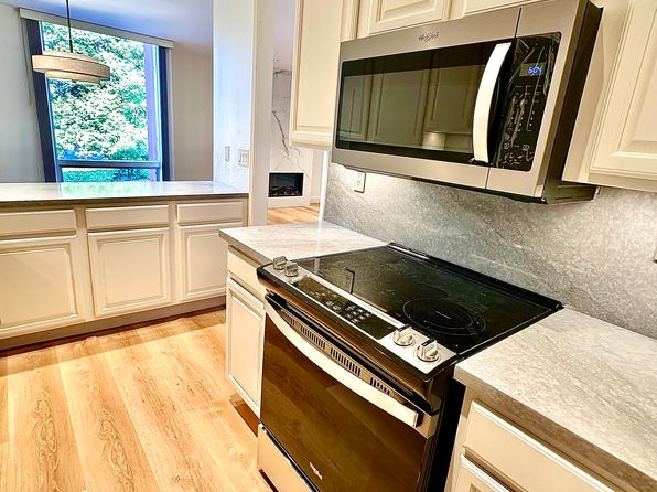 2 Clark Dr #305