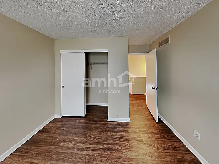 8789 Linick Dr — Photo 15