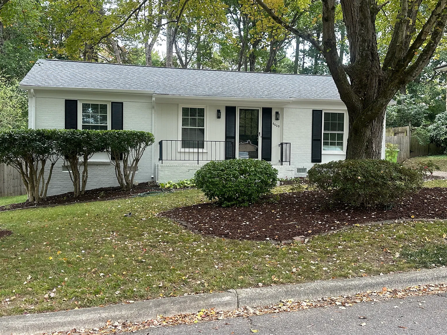 3 bed, 1.5 bath, 1385 sqft, $2,000 — Photo 2