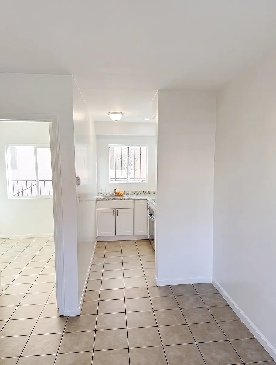 Building Photo - 2672 S Redondo Blvd #3