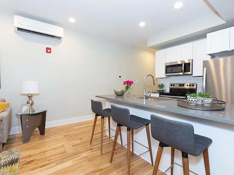 2428 W Thompson St #1 — Photo 1