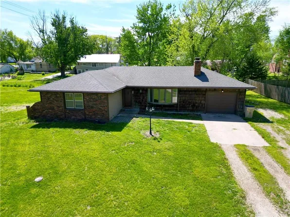 217 N Oak St, Nortonville, KS 66060