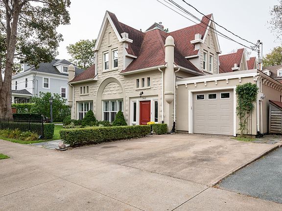 2nd image of 940 Ivanhoe St