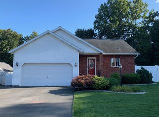 67 Celeste Dr, Rensselaer, NY 12144