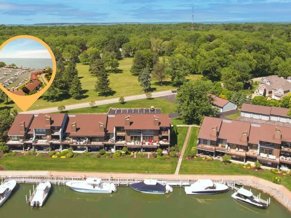 3258 N Marina View Dr #7, Pt Clinton, OH 43452