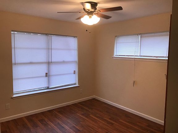 3rd image of 2809 Clearbrook Dr