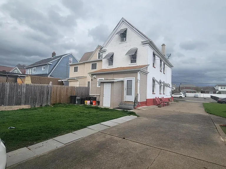 372 W Academy St — Photo 2