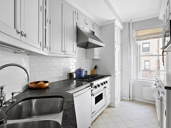 3rd image of 145 W 86th St APT 9D