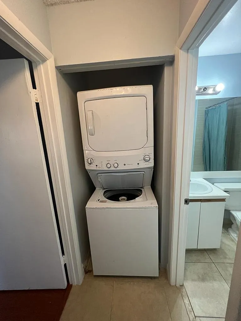 2 bed, 1000 sqft, $2,100 — Photo 3
