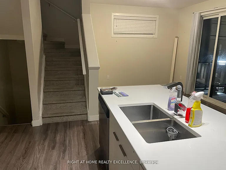 893 Sarnia Rd — Photo 10