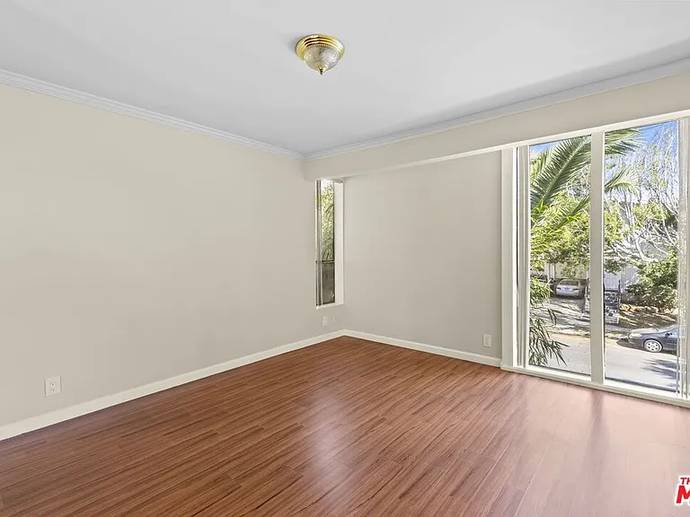 1233 Barry Ave #208 — Photo 3