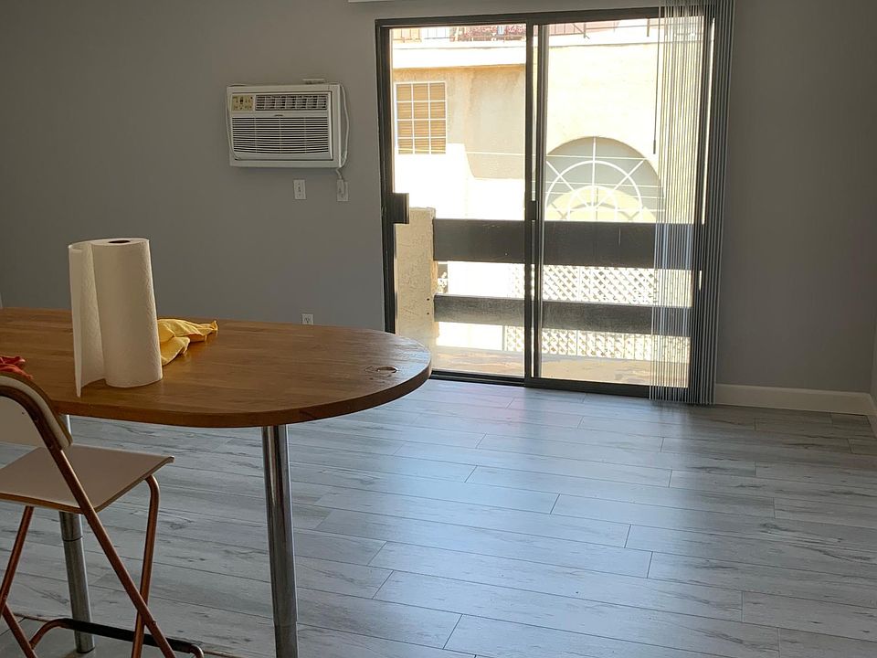 1st image of 1512 Amherst Ave #403