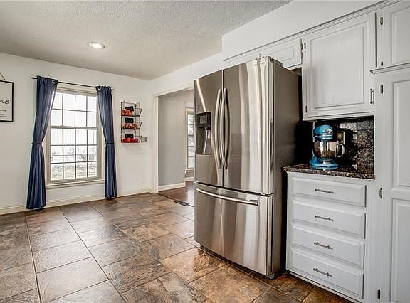 4th image of 3509 NE Lacewood Ct