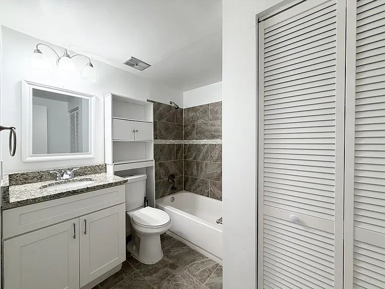 20503 Strath Haven Dr — Photo 22