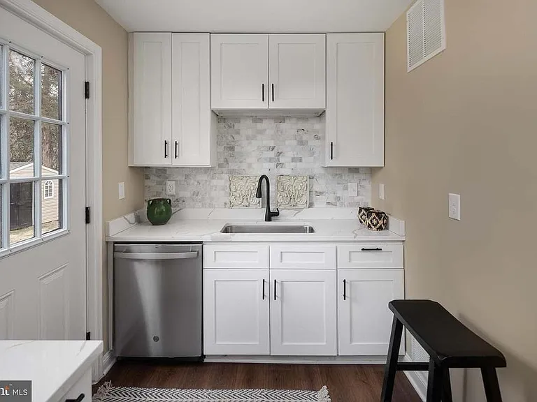 6684 Barrett Rd — Photo 14