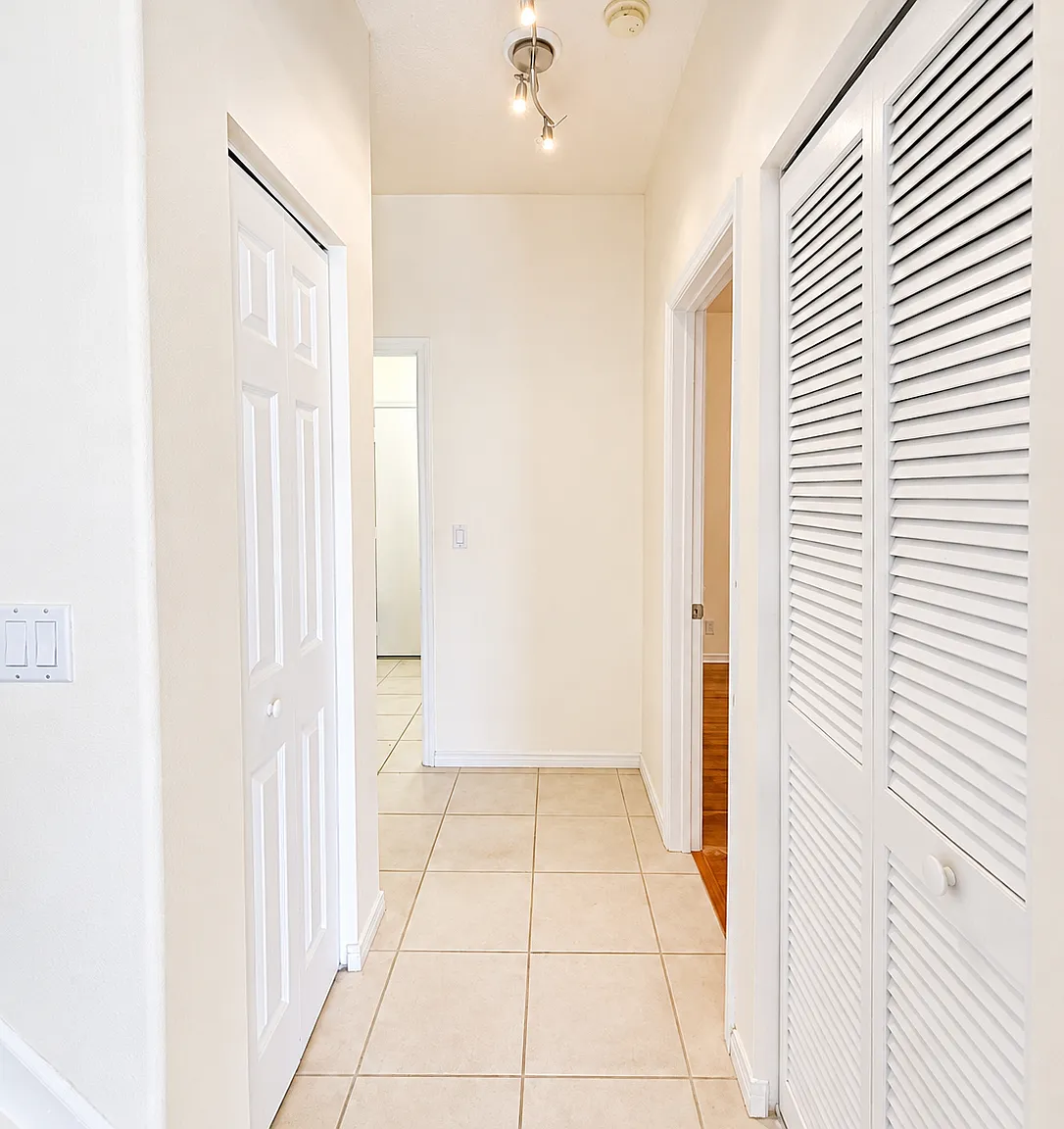 4 bed, 2077 sqft, $5,300 — Photo 4
