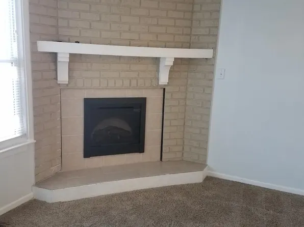905 SE Hampton Ct, Lees Summit, MO 64063