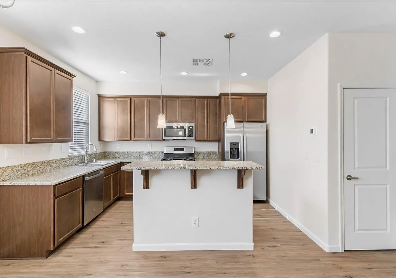 The Rubicon - Large and Luxurious 3 Bedroom, 2.5 bath with Loft and Full 2 Car Garage — Photo 1