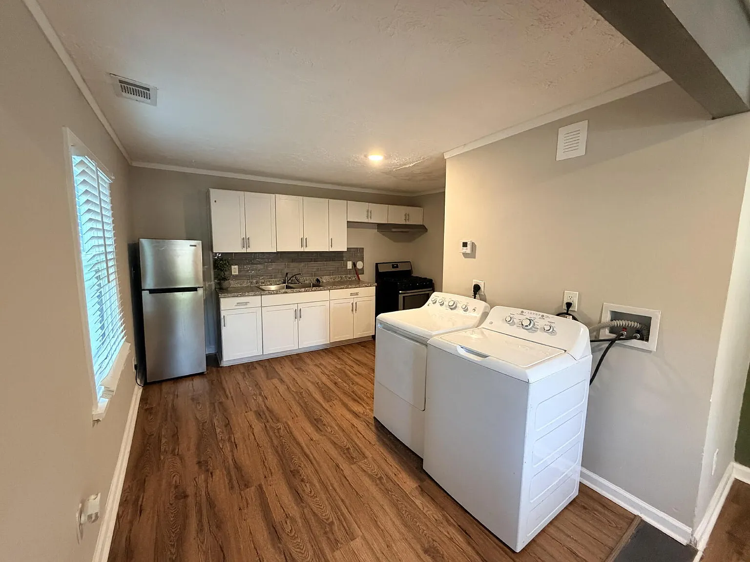 1 bed, 1.0 bath, $1,299 — Photo 4