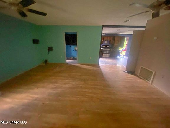 2nd image of 5 Dogwood Hts