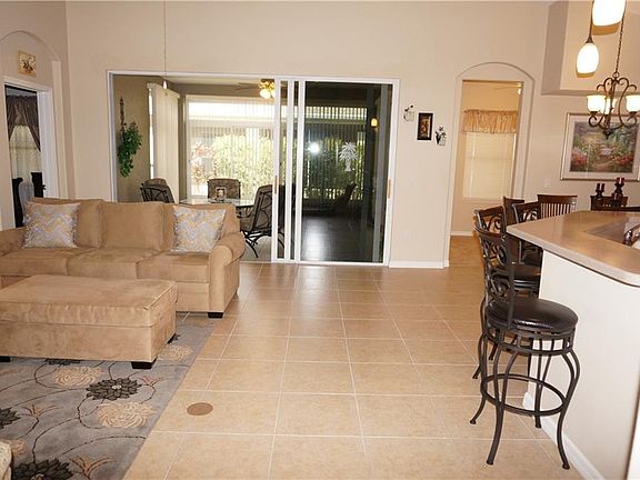 3rd image of 1765 Dunvegan Dr