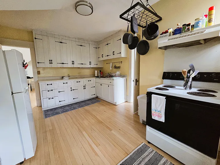 2131 E Superior St #3 — Photo 11