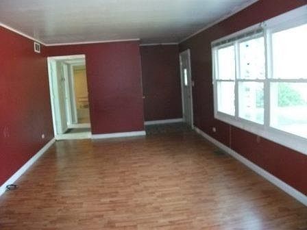 4th image of 110 Linden Ave