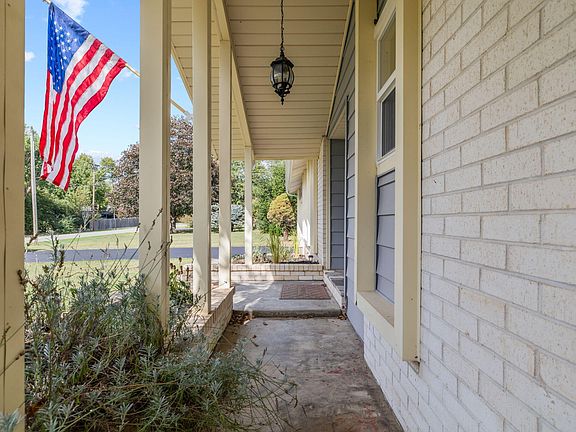 5th image of 122 S Magnolia Avenue