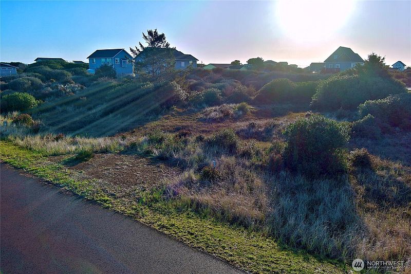 3rd image of 421 S Bel Air Loop