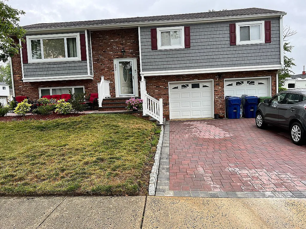 502 Mayfair Ln photo 1