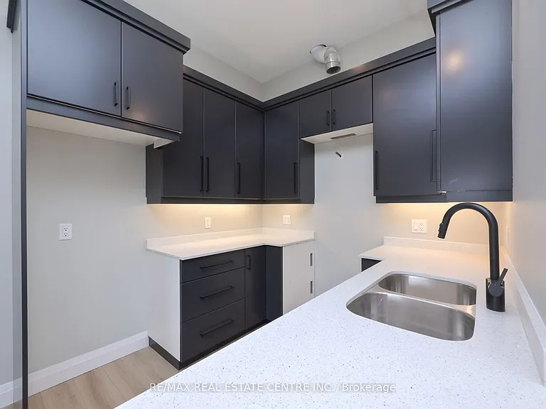8 Main St S #4 — Photo 4